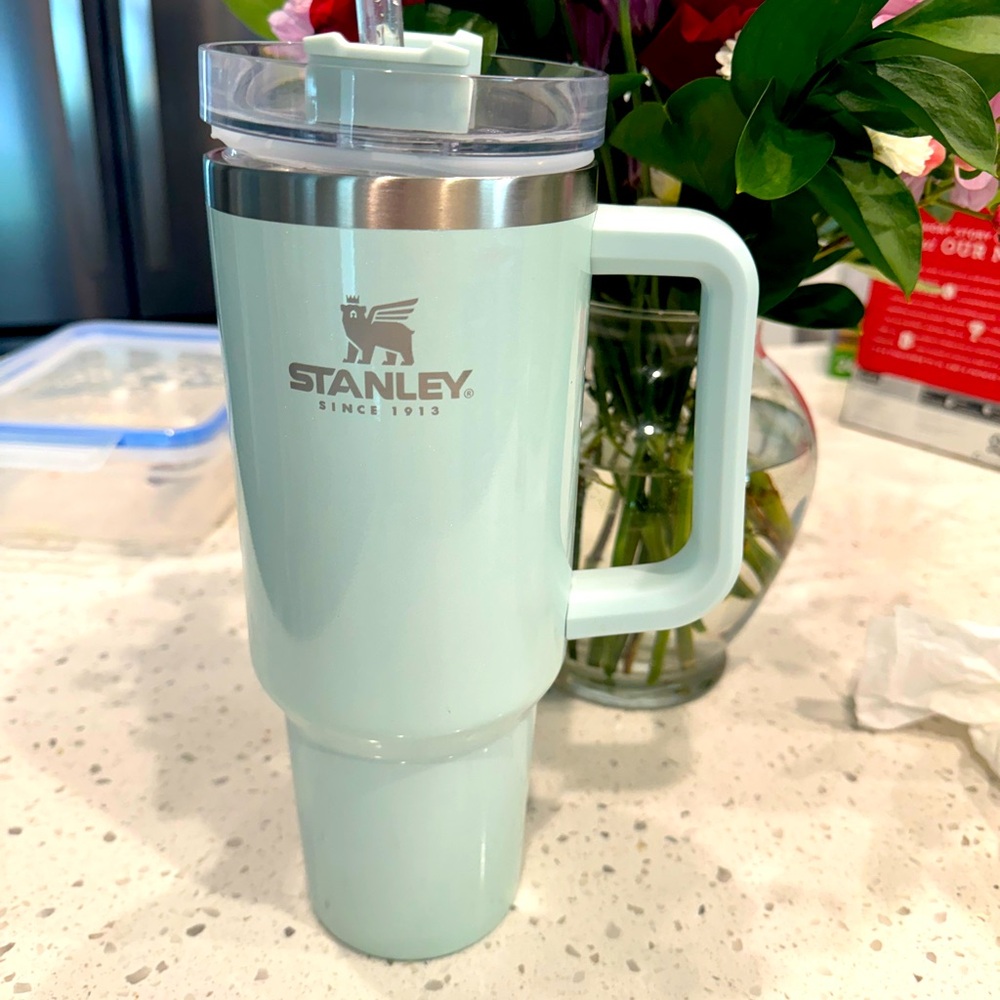 Pre-loved 40 ounce Stanley mug
